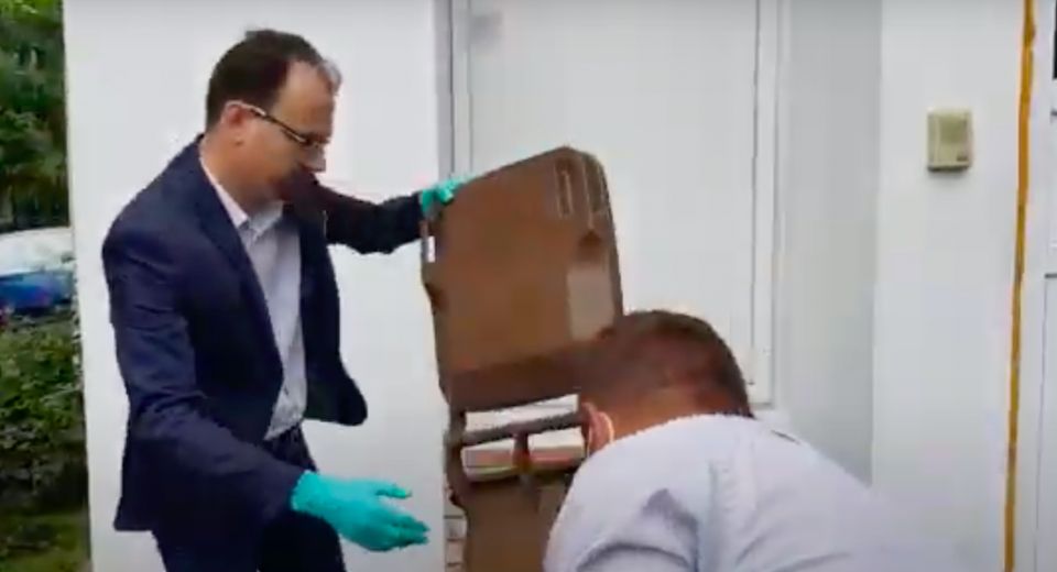 Incident! Din tomberonul cu gunoi aruncat de Polițeanu în fața Rosal a picat senatorul Marussi