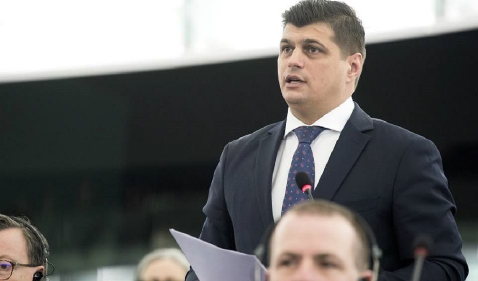 SURSE. Cum a fost denunțat Laurențiu Rebega. Europarlamentarul este trimis în judecată pentru fraudarea fondurilor comunitare. „Să trăiți, aici e DNA? Am fraudat fonduri europene și vreau să mă detonez”