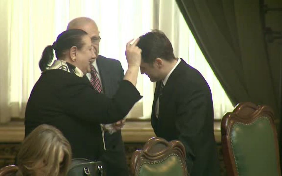 Dan Șova, declarație enigmatică la ieșirea din pușcărie: „Colega din Senat nu m-a uns cu mir în locul corect. Acum e tardiv”