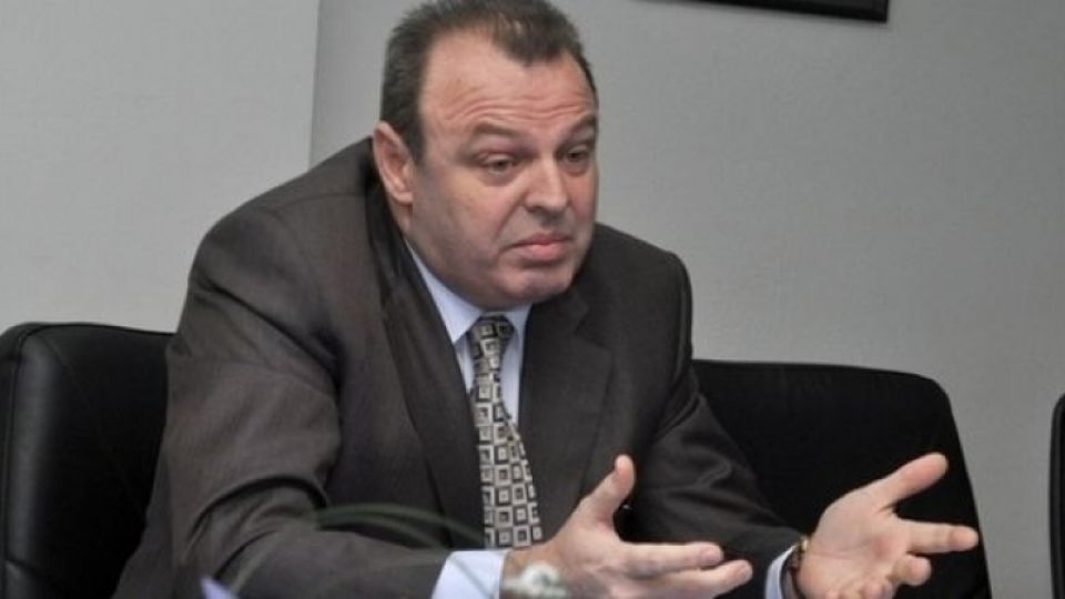 Ministrul Transporturilor, Lucian Șova: „De ce m-a luat nevastă-mea pe mine? Pentru că eram tânăr. Când voi fi bătrân tot va pleca. Către alt tânăr, tot cu ea mică”