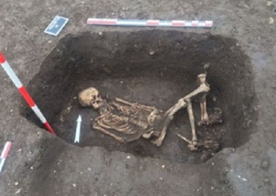 Misterul mormântului vechi de 5000 de ani a fost elucidat: Lângă scheletul chircit a fost găsit un dosar cu șină