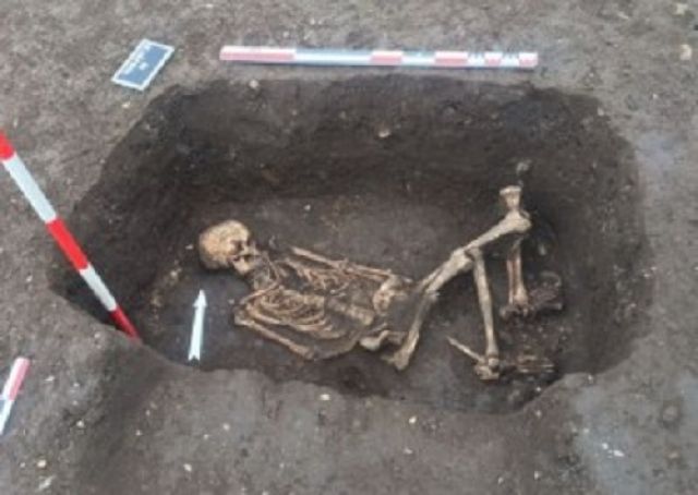 Misterul mormântului vechi de 5000 de ani a fost elucidat: Lângă scheletul chircit a fost găsit un dosar cu șină