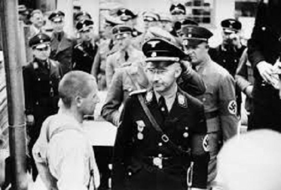 Vizită istorică în Ploiești. Excelența sa, General feldmarschall Heinrich Himmler: „Înaltul Comandament al Reichului va fi mulțumit. Soluția Finală funcționează uimitor la rafinăriile voastre!”