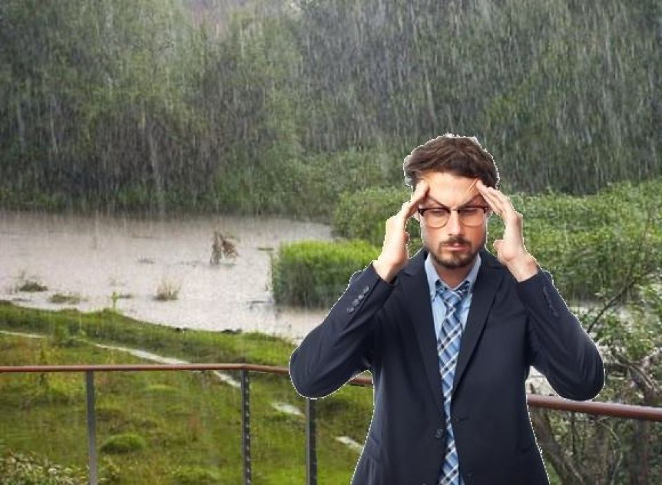 Singurul angajat din Primăria Ploiești care nu e la cursuri pe litoral e disperat: „Sunt la Bran, ca săracii din privat, și plouă întruna”