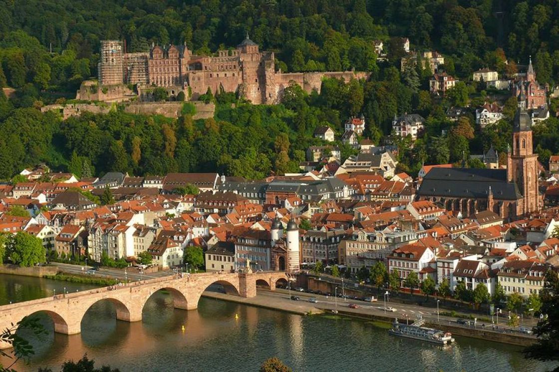Turism bugetar. Consilierii județeni și angajați CJ Prahova pleacă la Heidelberg pe banii voștri