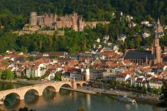 Turism bugetar. Consilierii județeni și angajați CJ Prahova pleacă la Heidelberg pe banii voștri