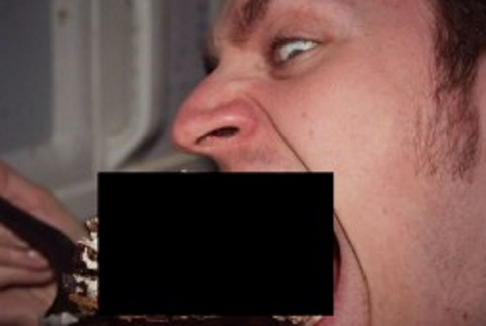 Nu s-au putut abține. Politicienii ploieșteni prezenți la deschiderea anului școlar au furat sandvișuri din ghiozdanele bobocilor