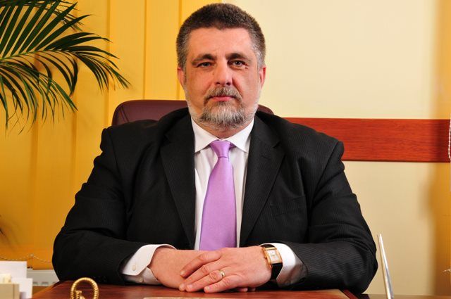 Grigore-ntr-o Ureche continuă cronica dedicată Consiliului Local Ploiești. Astăzi, avocatul George Botez