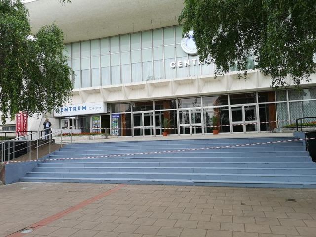 După lansarea volumului „Pas cu pas”, Iohannis a plecat de la Ploiești cu tălpile albastre